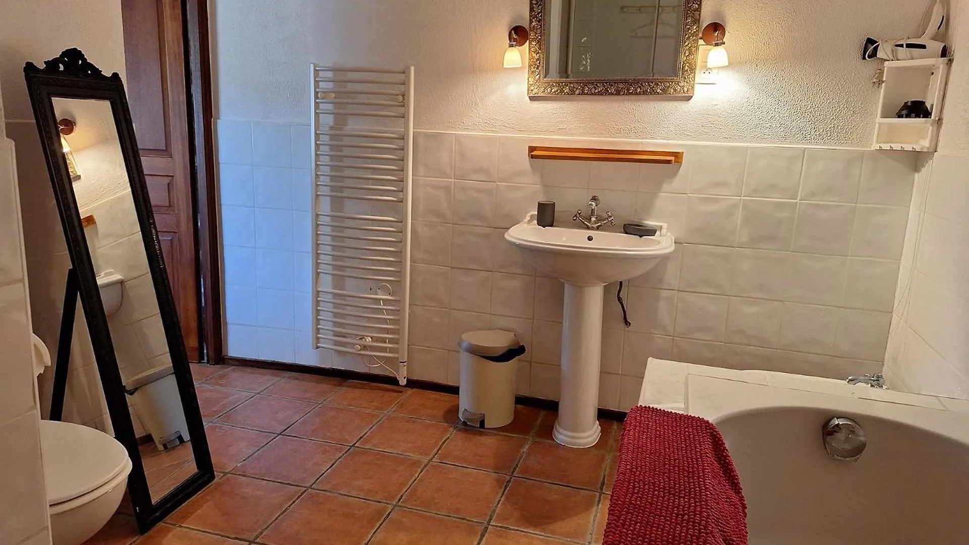 Romantic-Louveteaux-En-Provence**** Saint-Pierre  0*, Saint-Pierre (Alpes-de-Haute-Provence)