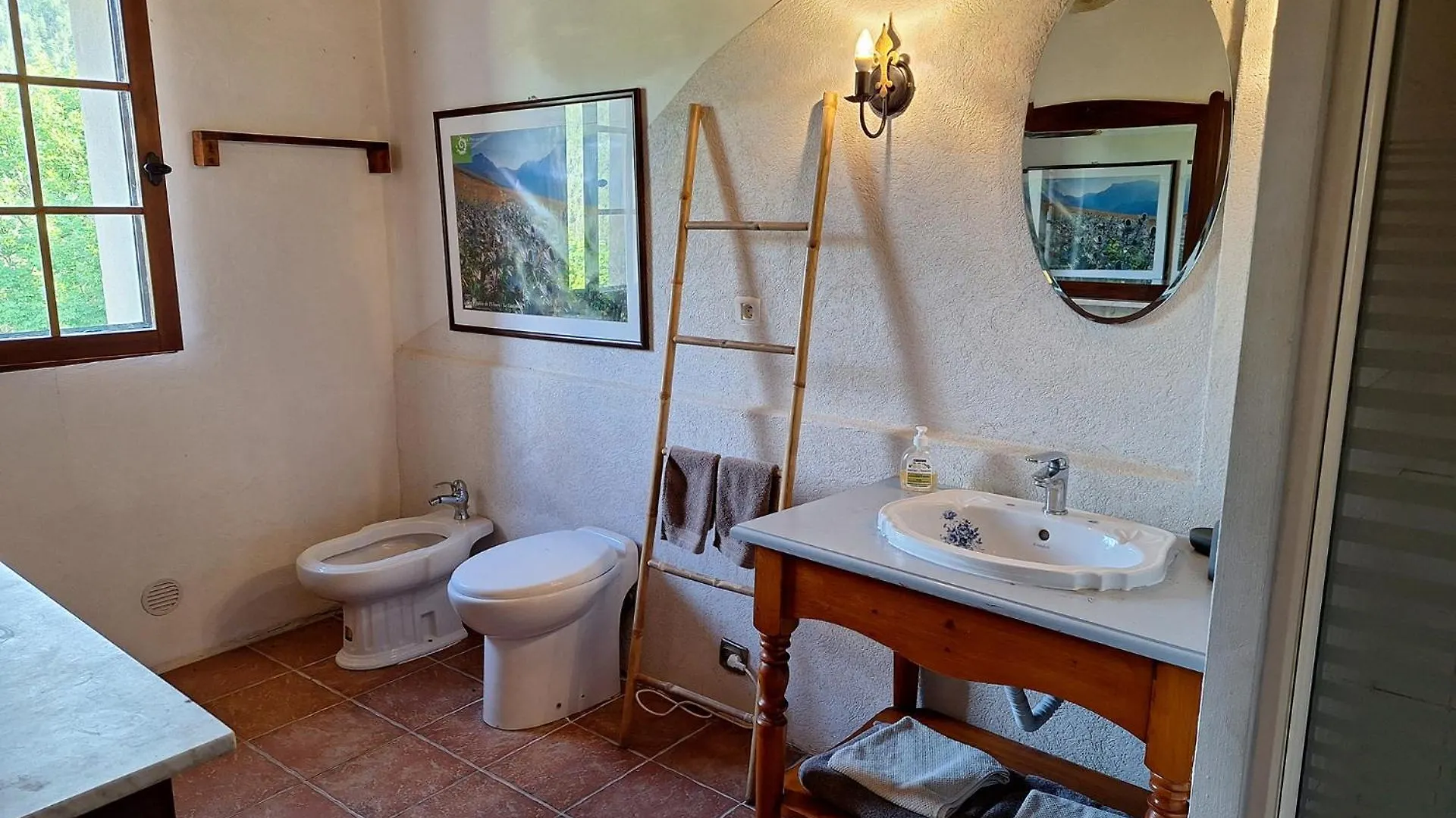 Romantic-Louveteaux-En-Provence**** Saint-Pierre  Saint-Pierre (Alpes-de-Haute-Provence)